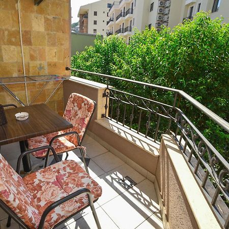 Apartment Golden Lavender บุดวา ภายนอก รูปภาพ