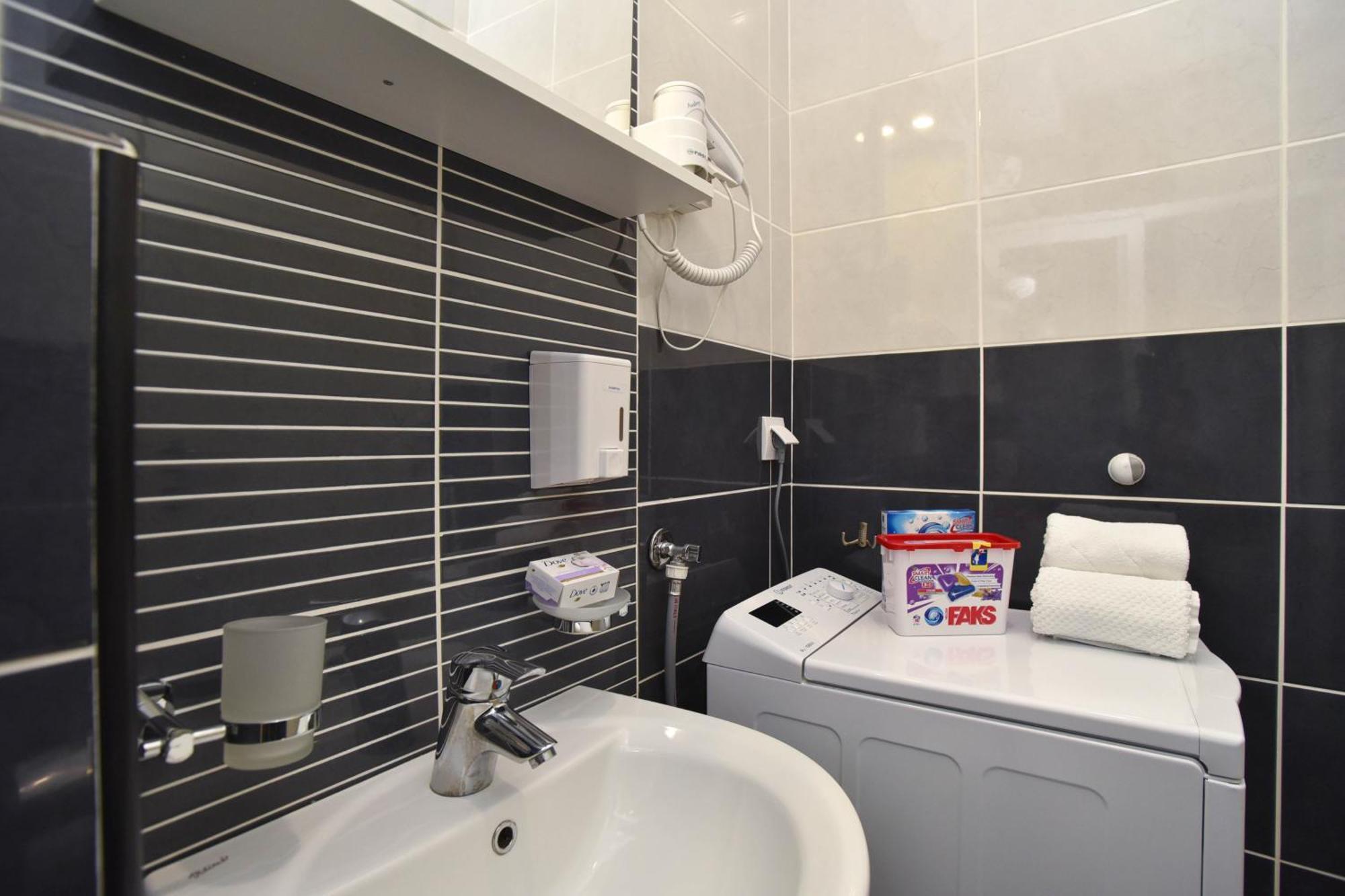Apartment Golden Lavender บุดวา ภายนอก รูปภาพ