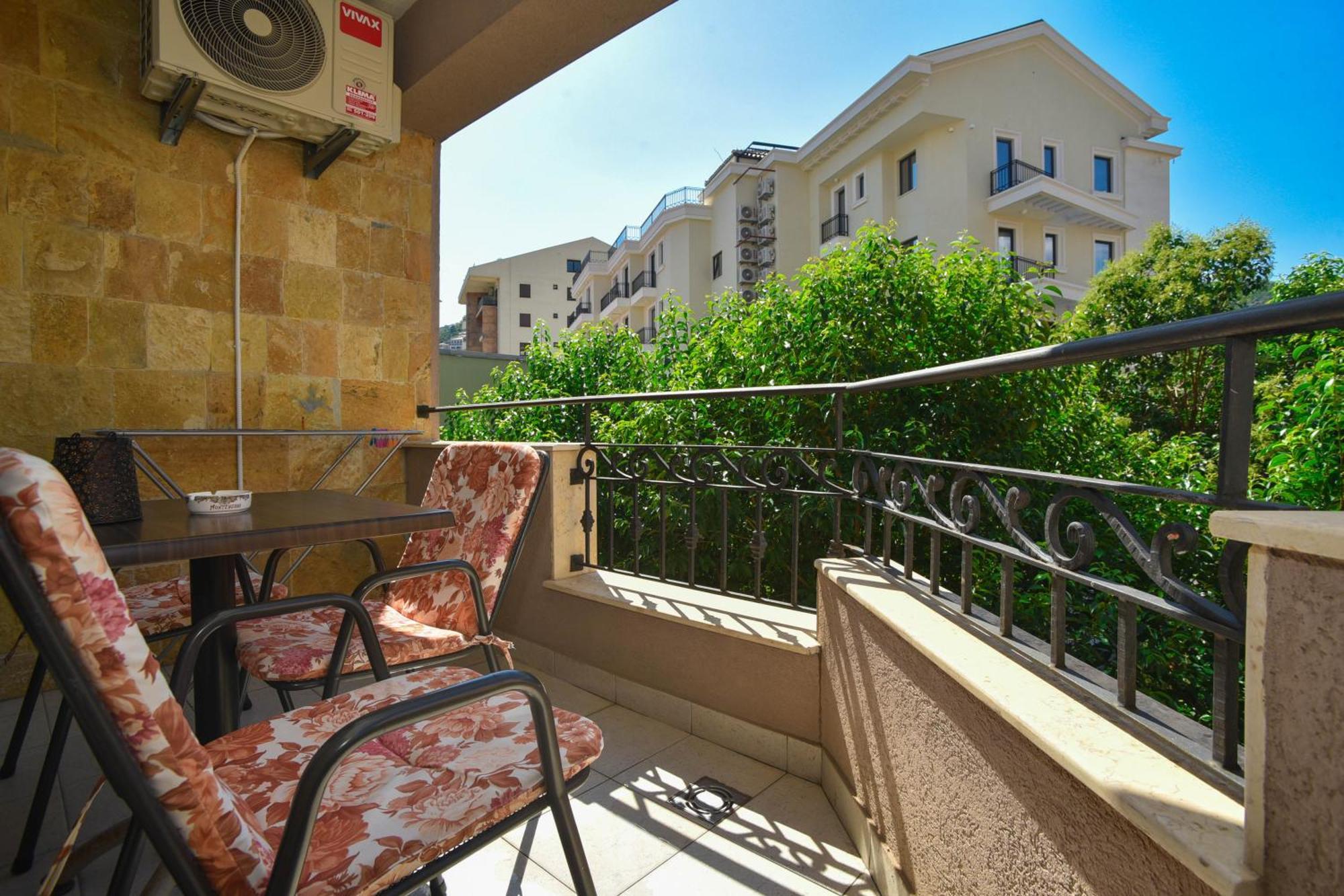 Apartment Golden Lavender บุดวา ภายนอก รูปภาพ
