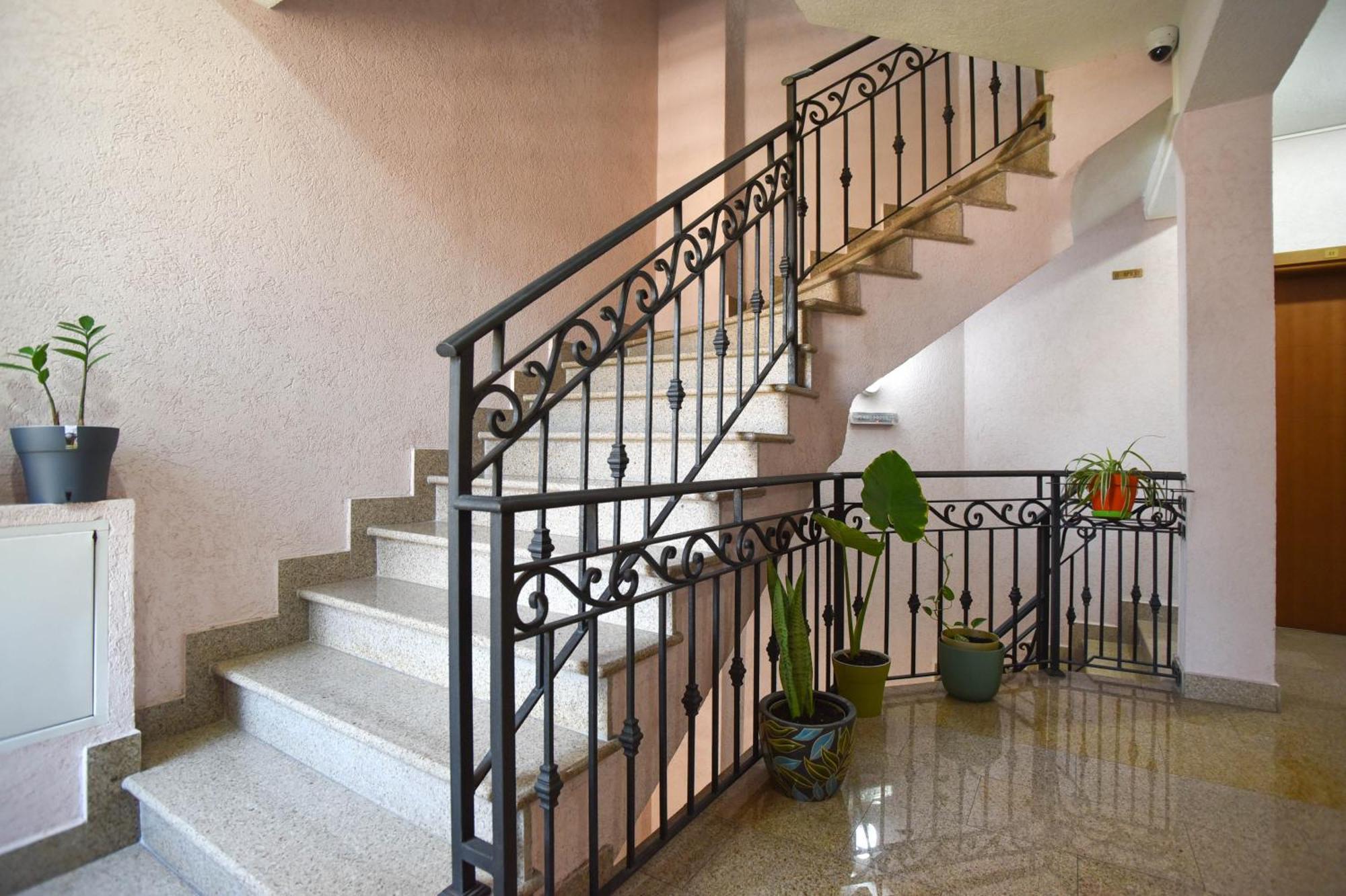 Apartment Golden Lavender บุดวา ภายนอก รูปภาพ
