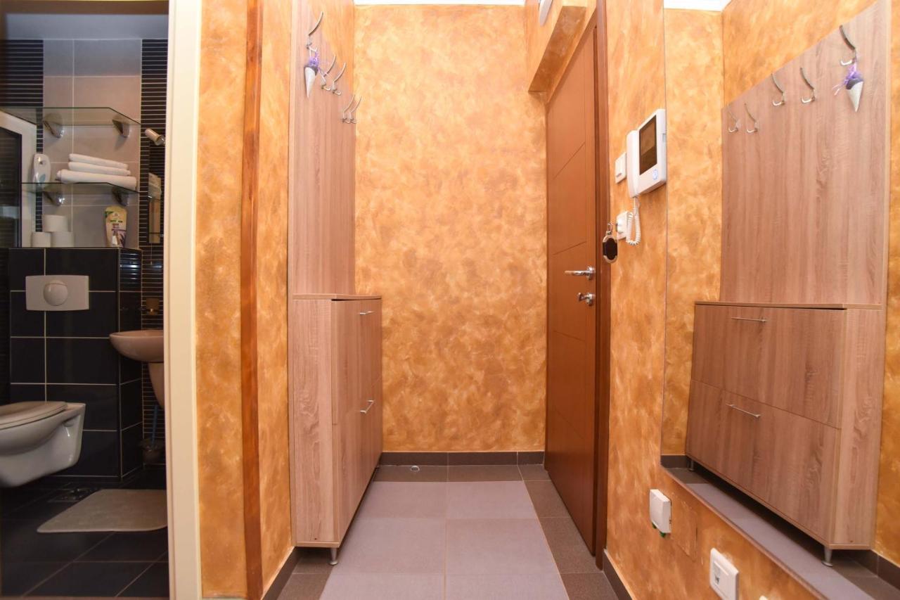 Apartment Golden Lavender บุดวา ภายนอก รูปภาพ