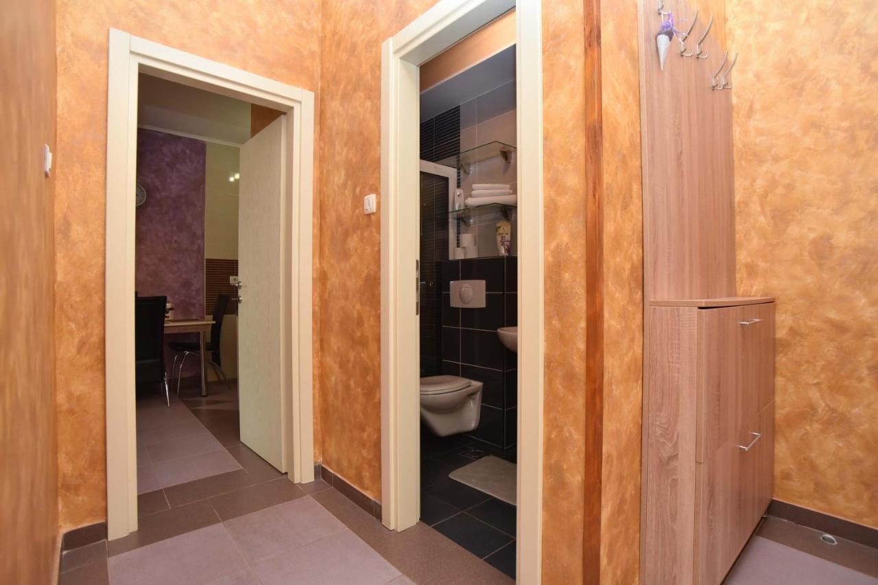 Apartment Golden Lavender บุดวา ภายนอก รูปภาพ