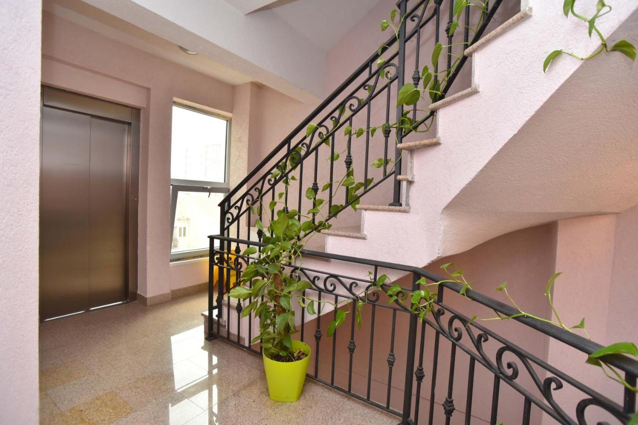 Apartment Golden Lavender บุดวา ภายนอก รูปภาพ